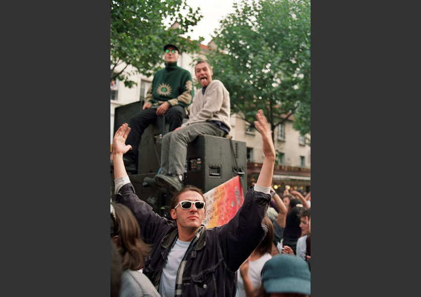 Marche pour la liberté de la techno, bien avant la LSQ/loi Mariani. De Stalingrad à la porte de Pantin, Paris septembre 1996.